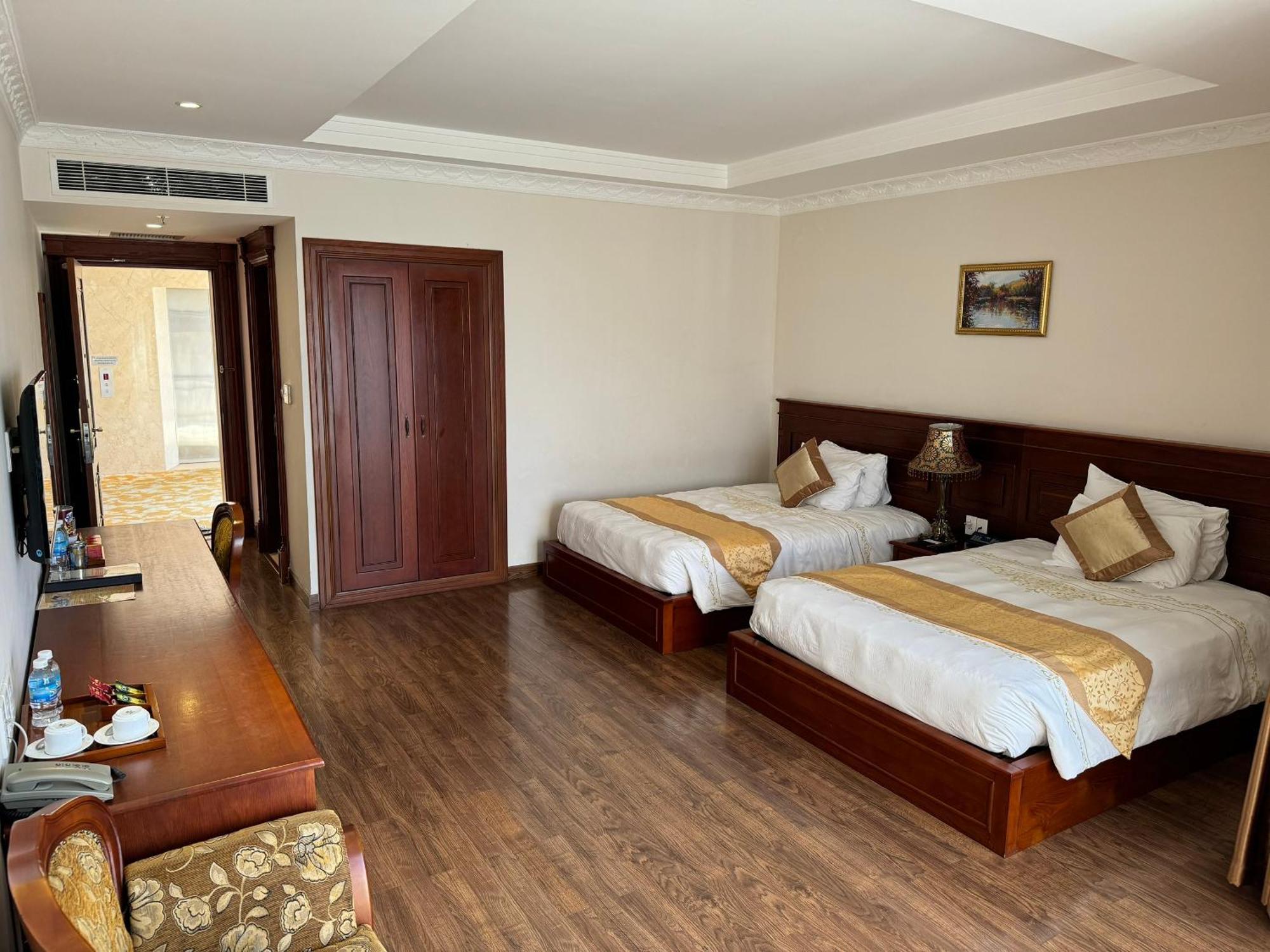 Palace Khách sạn 4*