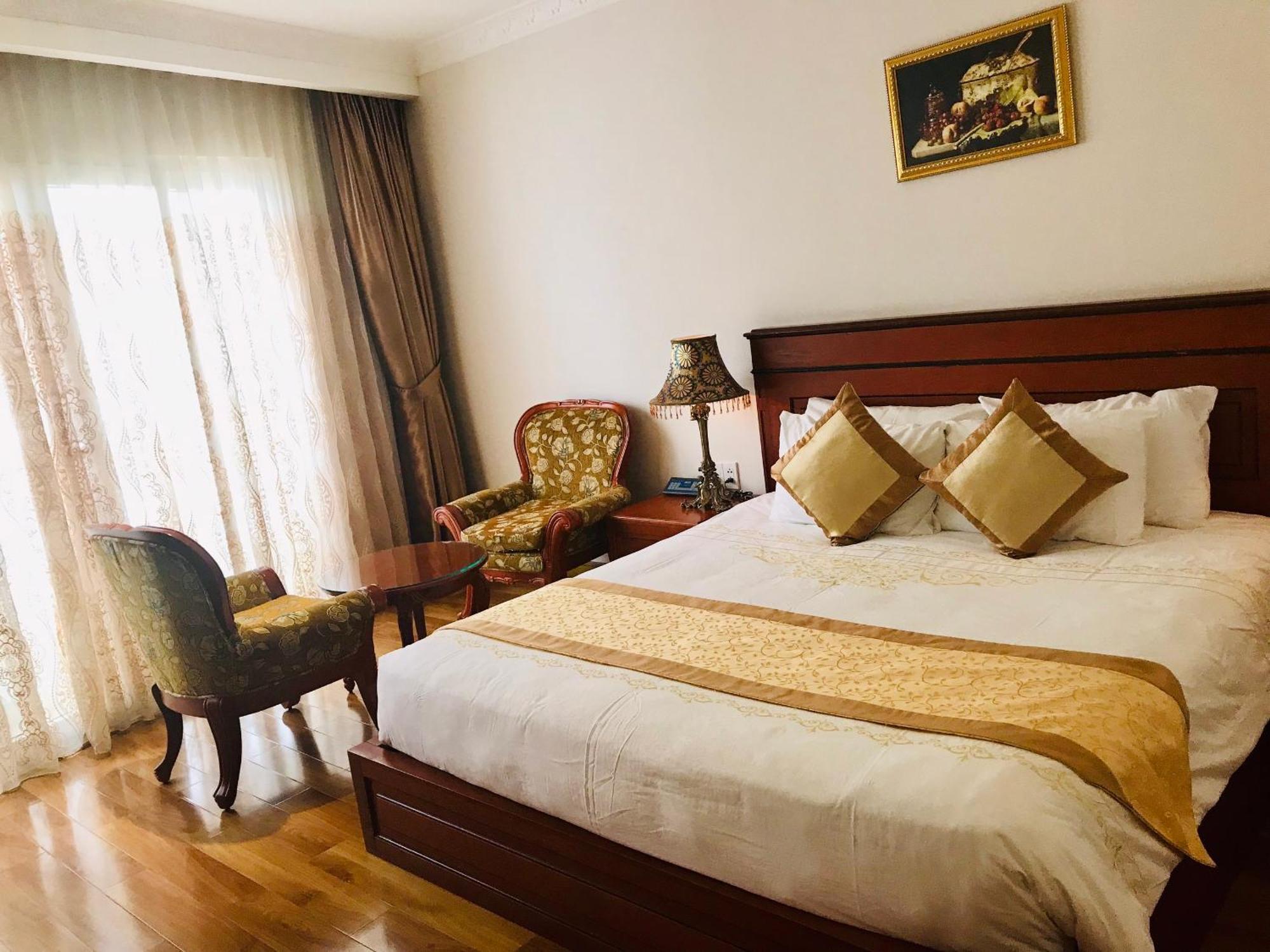 Отель Palace 4*