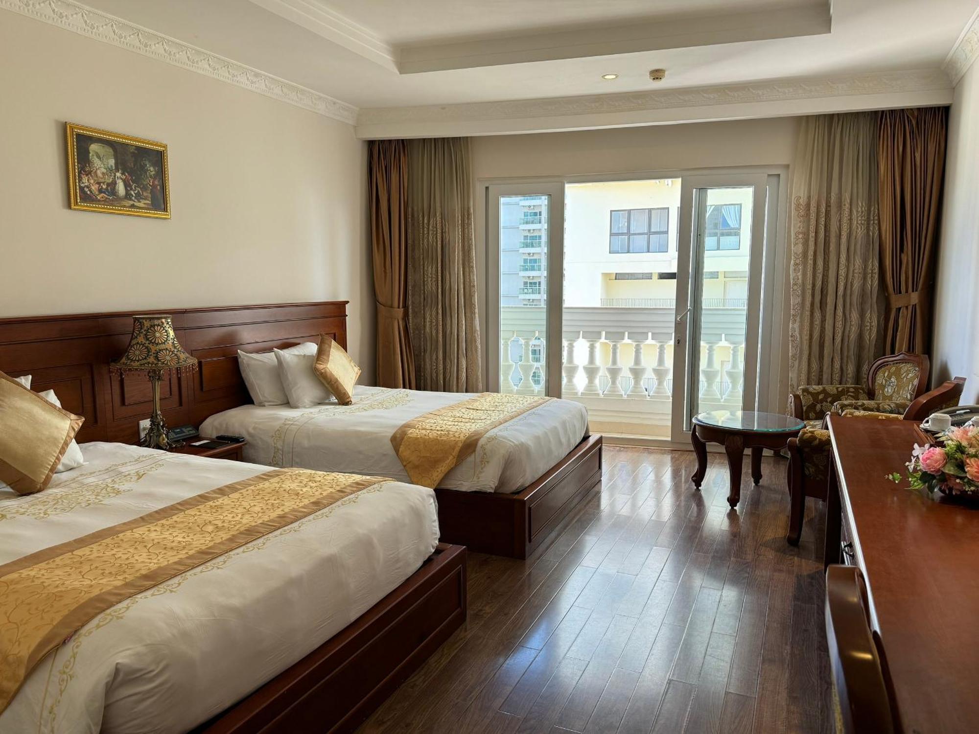 Отель Palace 4*